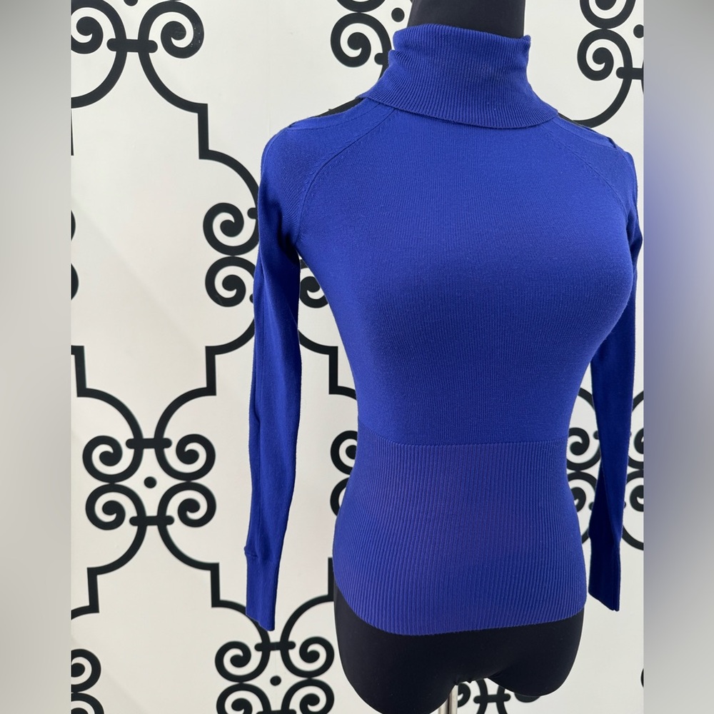 Royal blue fitted Guess sweater.